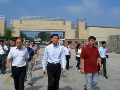 林河酒業(yè)公司董事長劉衛(wèi)軍到銀河棉業(yè)公司調(diào)研