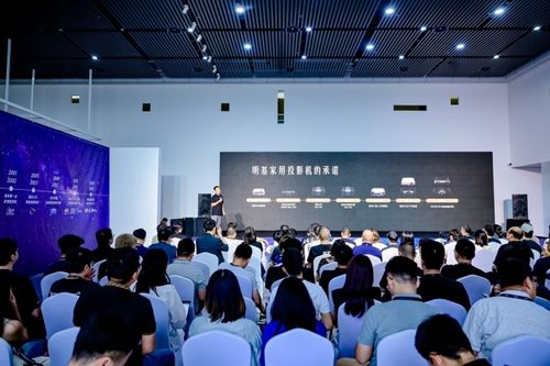 想要足不出戶就能看到銀河 明基新款旗艦級(jí)投影w6000l幫你實(shí)現(xiàn)